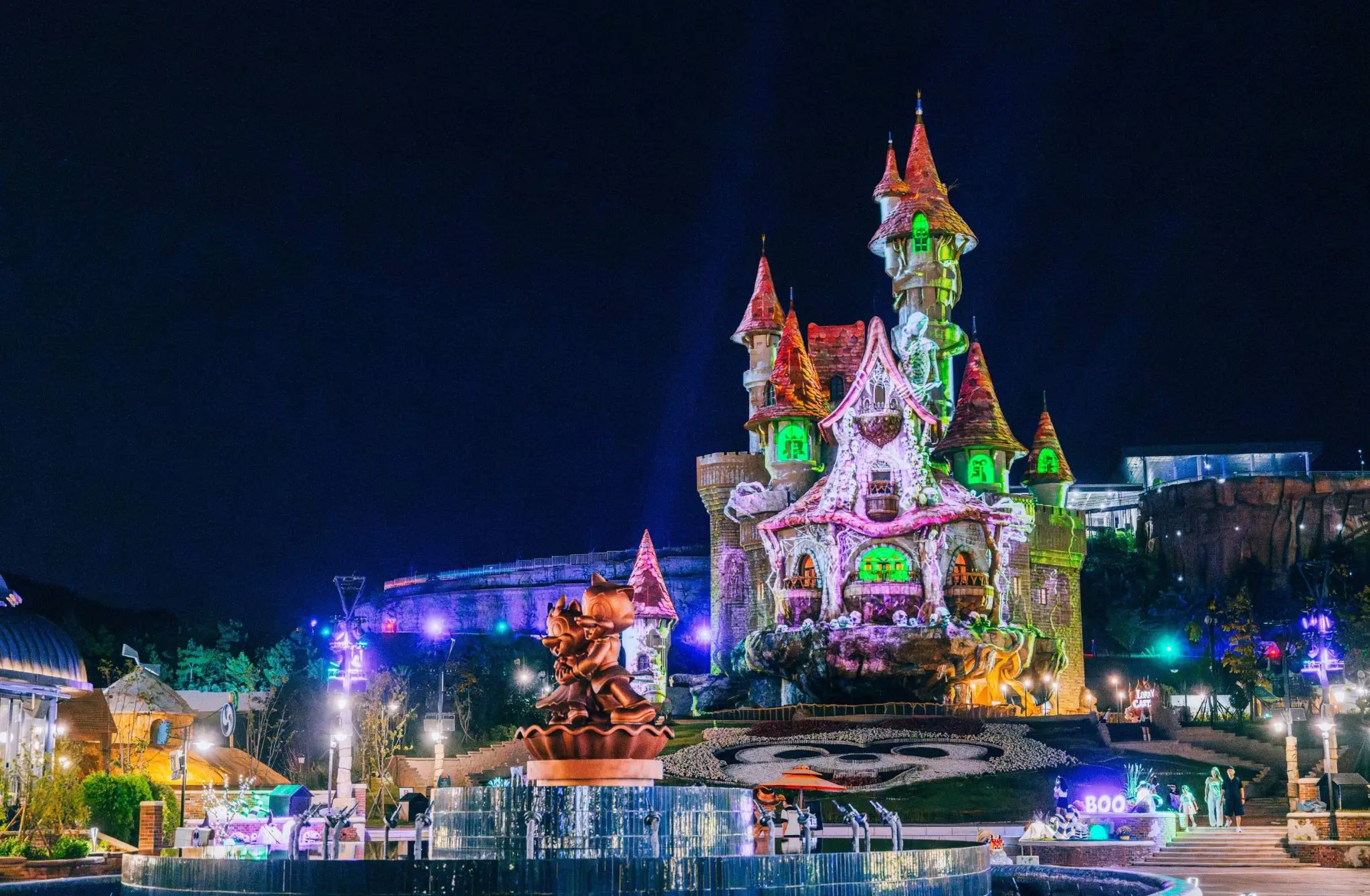 Scalable Atlas Powers Nightly Castle Projection Mapping at Lotte World — image 2